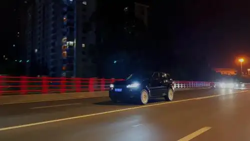 路虎芳得你心#路虎揽胜 #抖音汽车 #撸车日常 #夜拍