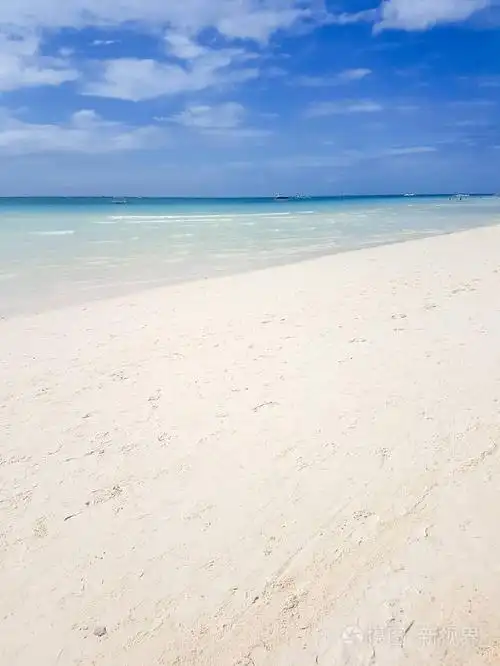 海洋, 白色海滩蓝天沙子太阳日光松弛设计明信片和日历的景观观