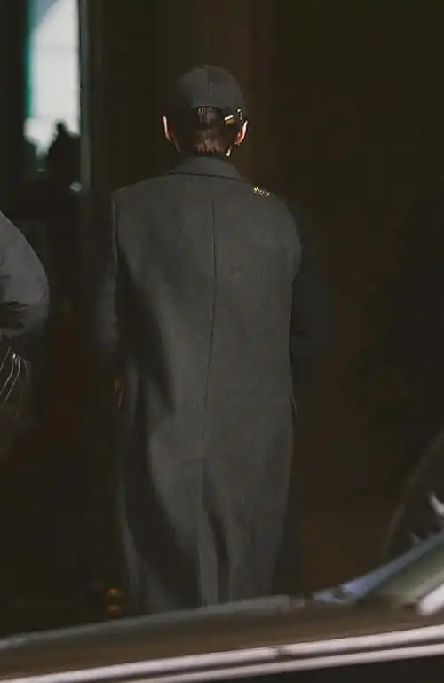 鹿晗#lh#每日鹿晗#190110  北京机场出发黑色高领毛衣配搭黑大衣照