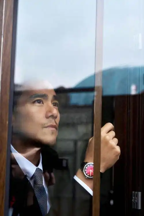 哇,真的有被帅到!有胡子的彭于晏谁不爱