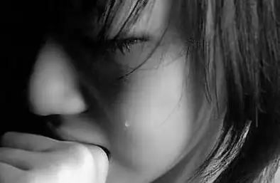 想哭哭不出来心里憋得难过怎么办,教你一招在伤心的时候忍住不流泪