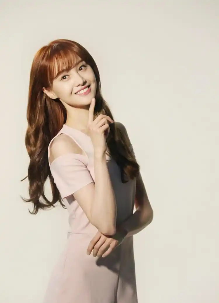 最近郑爽在采访中说:因为对人没什么提防心理,别人问什么就答什么,而