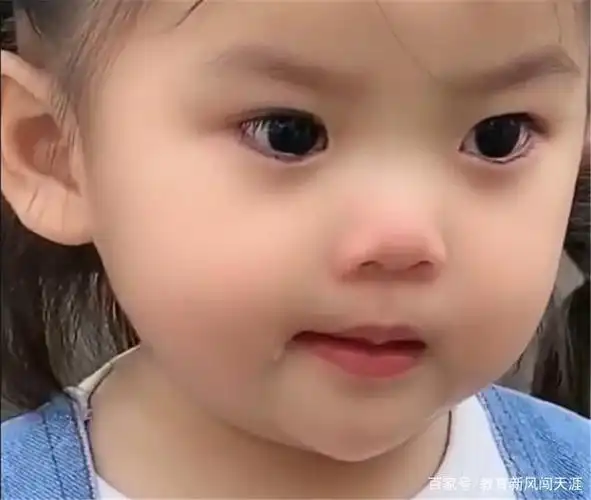 萌娃强忍眼泪实力演绎"咬牙切齿"网友:眼神有戏,表情管理到位