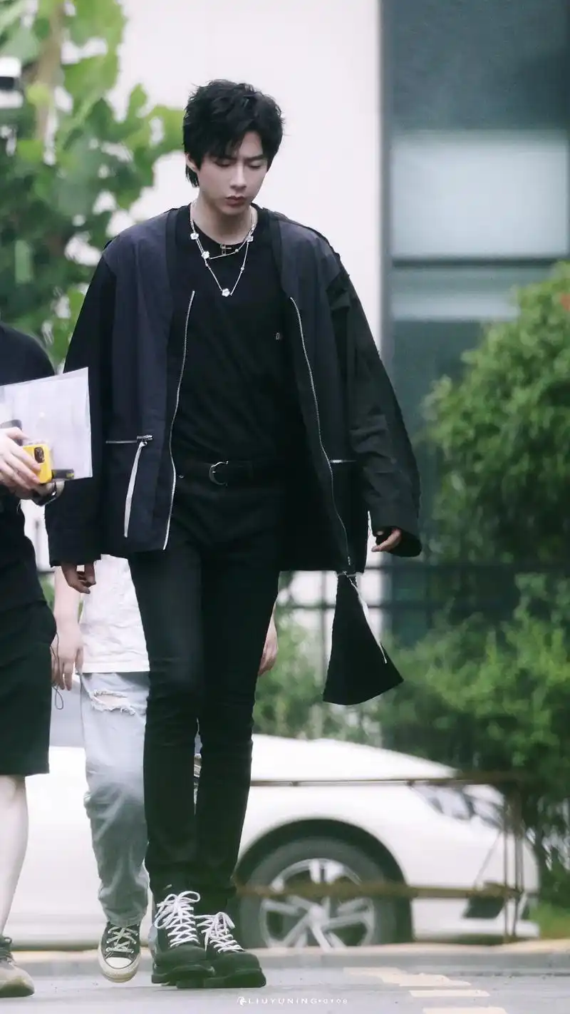 刘宇宁开始推理吧 大长腿就是帅 - 抖音