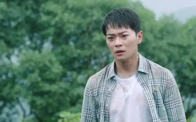 《在希望的田野上》,曹骏虽然变化不大,也依然帅气,演技很在,但是身高