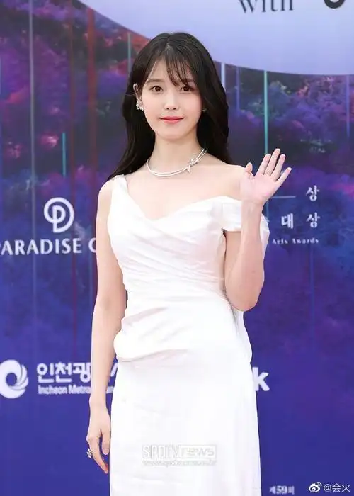 iu白色长裙造型#啊啊啊 好米的李知恩#iu白色长裙