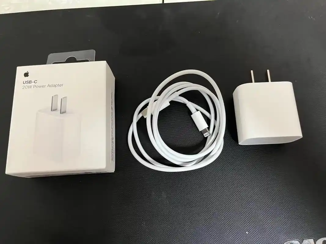 苹果手机充电器用哪个好苹果原装充电器安克小彩充图拉斯小冰块实用