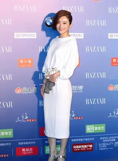 白衣女神徐百卉着"女神的新衣" 闪耀芭莎