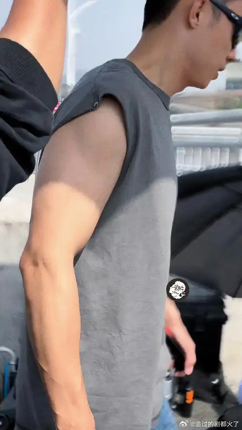 黄景瑜倒三角身材