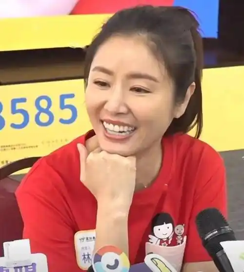 原创林心如这样多好啊47岁跟平常妇女一个样脸松弛沧桑但自然且自信从