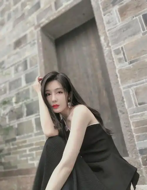 汤晶媚清新秀丽街拍图片19