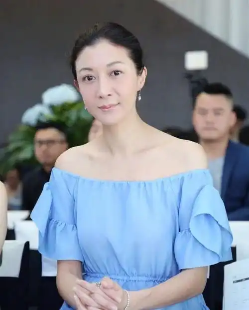 成龙房祖名「成龙房祖名同一个女人」-友友