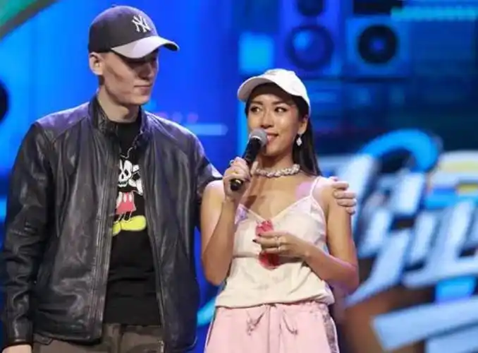 相恋6年甘愿捧红吉克隽逸,成名后惨遭拒婚,现今怎样了_妻子_女孩_老公