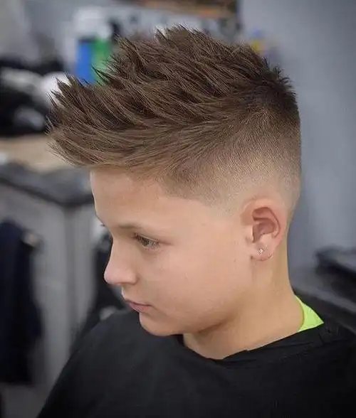 小男孩的发型不仅能体现他们的个性和风格,也能影响他们的气质和形象.