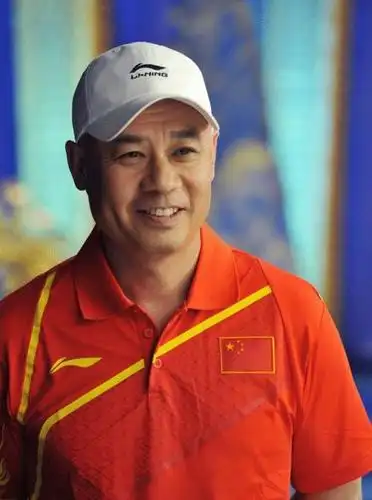 非常操劳,李宁在自己的社交媒体上就上传了自己的近照,照片中的李宁拿