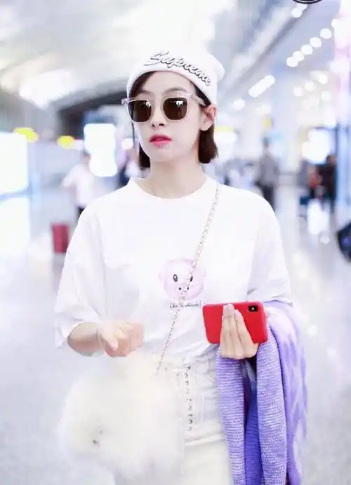 原创宋茜穿香芋紫毛衣凹造型金鸡独立太吸睛俏皮少女范十足