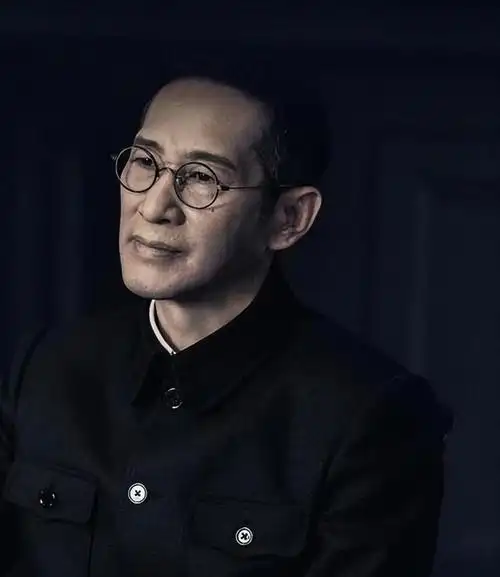 王劲松:一路走得苦,有戏演就对,55岁没儿没女又如何?