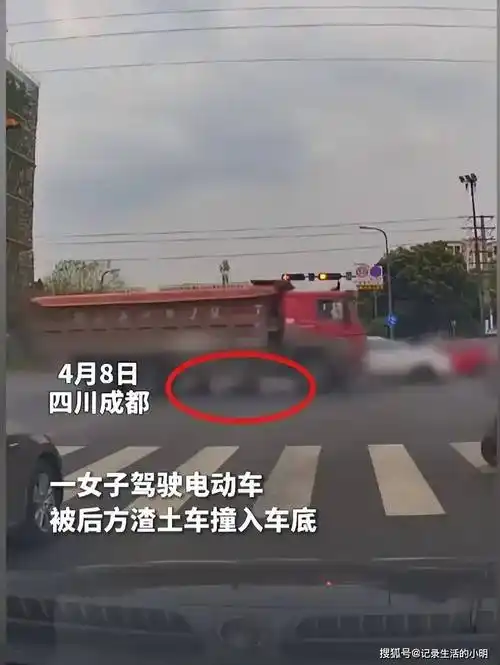 太惨了!成都街头悲剧:年轻女子遭渣土车碾压,生命戛然而止