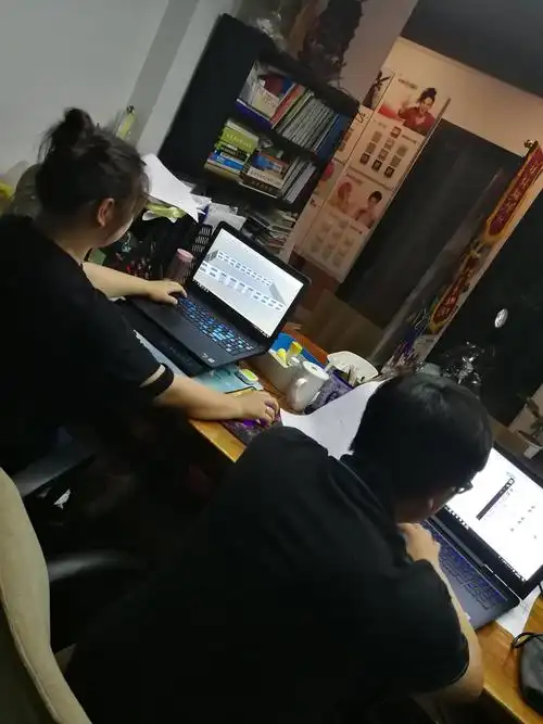 其它 设计师阿桂工作中 写美篇2018年6月28日,摄影棚工地加班中.