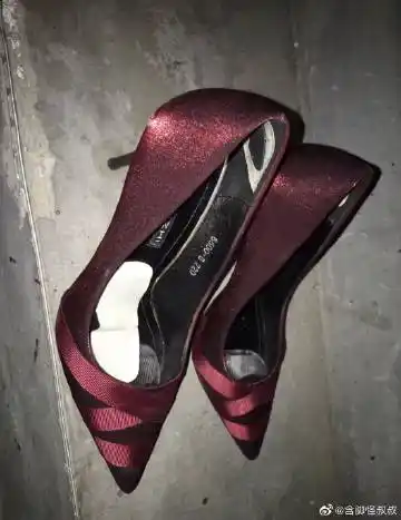 恢复上班第一天 女同事臭高跟大杂烩7