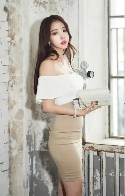 大胸巨乳美女香肩外露性感诱惑曼妙写真图片