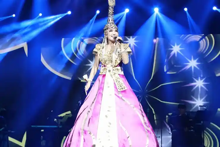 草原牵手水乡 乌兰图雅《花开四季》演唱会绽放昆山