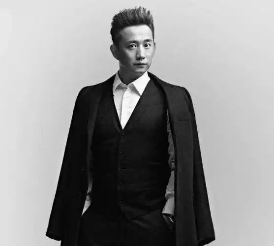 黑衣寸头显硬汉气质,侧脸被赞像小鲜肉_减肥_新剧_视频