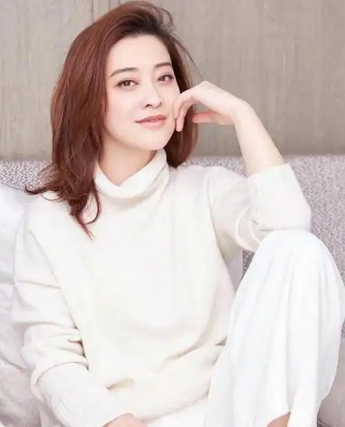 凹凸有致才好看,这8位中年女明星,肉都长对了地方,身材太棒了