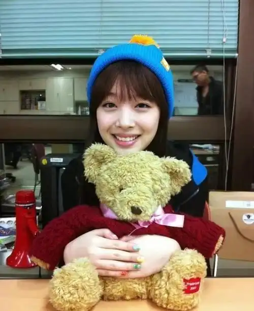 崔雪莉离开400天多位友人轮流守护管理墓地陵园静谧植物繁茂