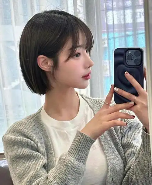 女发别乱剪,最减龄还是学生波波头,越剪越显小