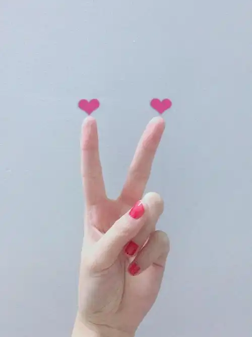 ins风比心手势教程