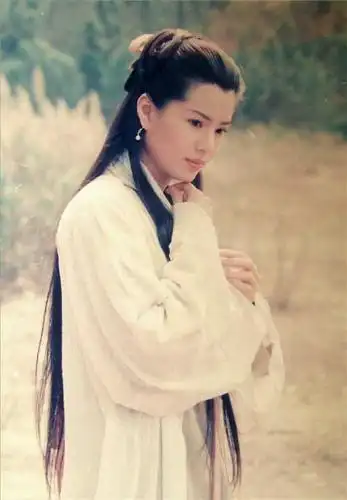 此前,大家对于李若彤的印象都是经典一部《神雕侠侣》中的小龙女.