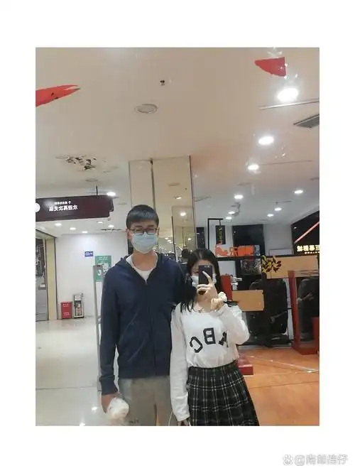 153&178 25cm身高差刚好到下巴