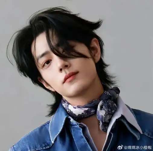 肖战头像"不骄不躁戒熬夜,破界跨界闯世界"