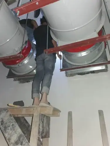 压电缆2人,5号楼负一层配电室2人压电缆头,负二层应急照明灯具安装2人