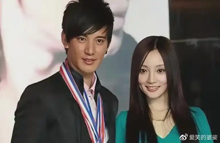 李小璐和蒲巴甲旅游回来因剧烈运动导致黄体酮破裂被紧急送医