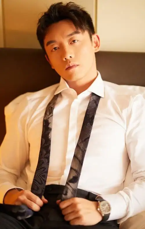 演员郑恺最新温暖帅气写真图片,帅哥男生-可爱美图