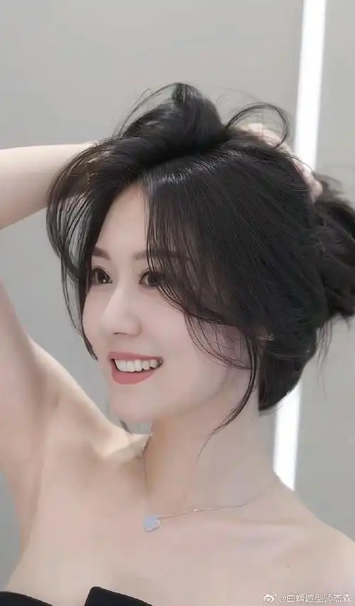 凸显气质:八字刘海不仅能够修饰脸型,还能凸显出个人的气质.