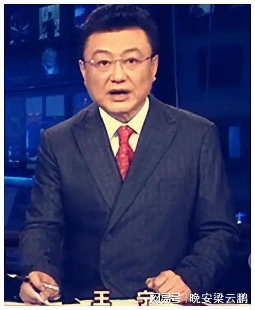 一位是铿锵有力的《新闻联播》主播,另一位则是孩子们眼中的梦幻朋友"