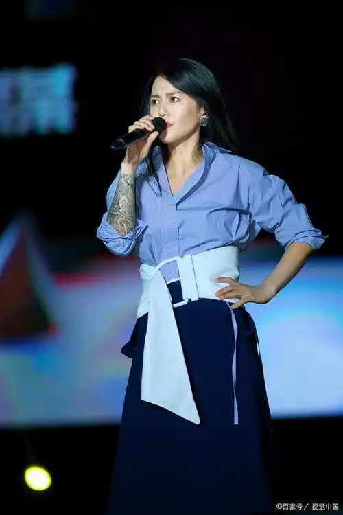 谭维维改编《刀剑如梦》被网友骂上热搜:你唱的是"刀剑噩梦"!