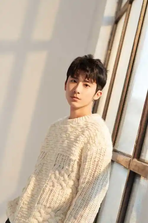 《闪光少女》男主郝富申首曝写真