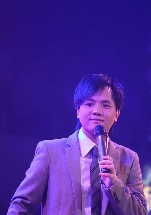 郑源凭《一万个理由》红遍网络,本可以成为巨星,如今却销声匿迹_网易