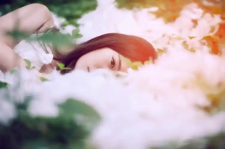 唯美意境非主流忧伤白裙女孩户外小清新写真(一)