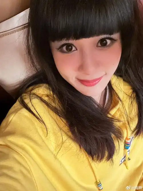 原来杨紫晒非主流照片是因为输了##杨紫晒厚刘海照的原因