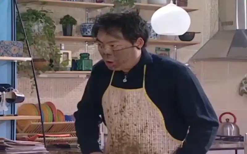 《家有儿女》刘星把锅刷漏了,结果夏东海做饭遭殃,这段能笑一天