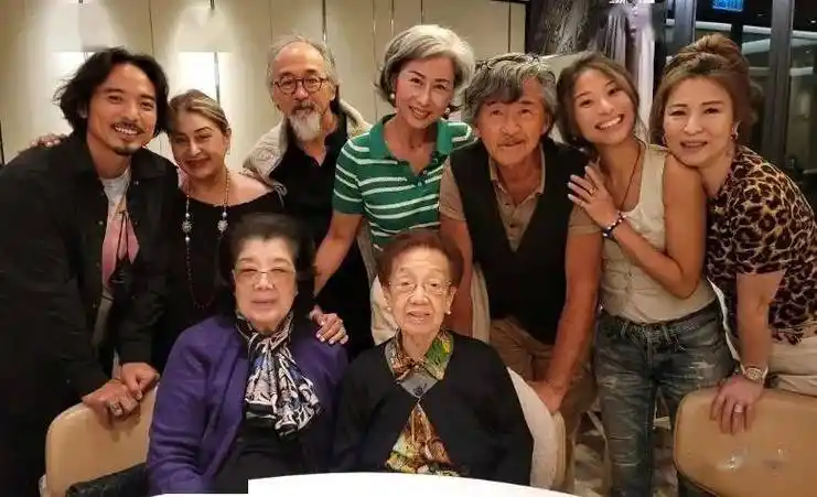 与林子祥穿情侣装,郭晶晶夫妇到贺_林德信_照片_黎诺懿