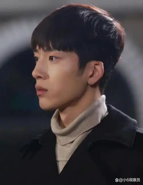 有人讨论为什么井柏然要割双眼皮,井柏然本人回应:没有割双眼皮