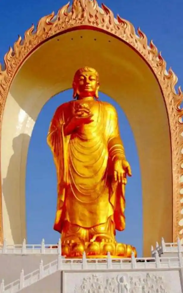 回顾世界上最大的"金佛",耗尽黄金48公斤,一根手指头有一人高