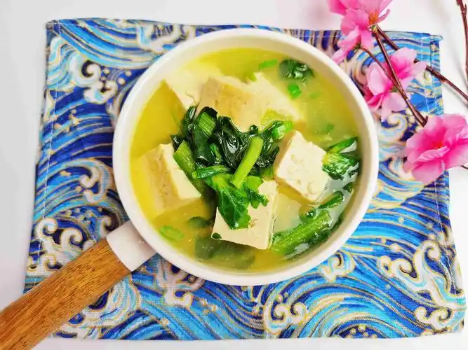 天冷就要多喝汤,低脂又营养的小白菜豆腐汤,营养健康我们是认真的