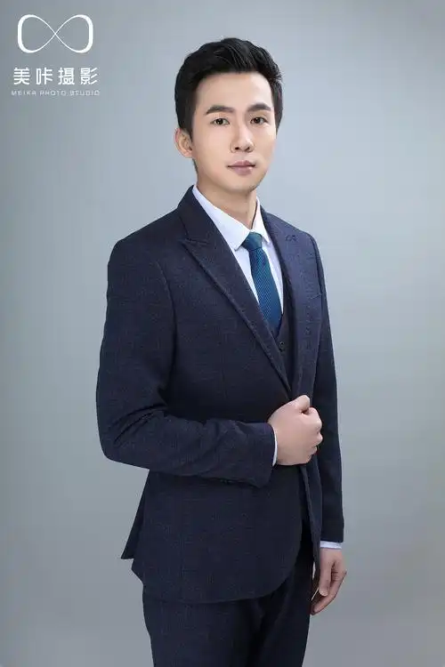 care products 护肤品标签形象照职业照海报照西装照成功男士添加表情